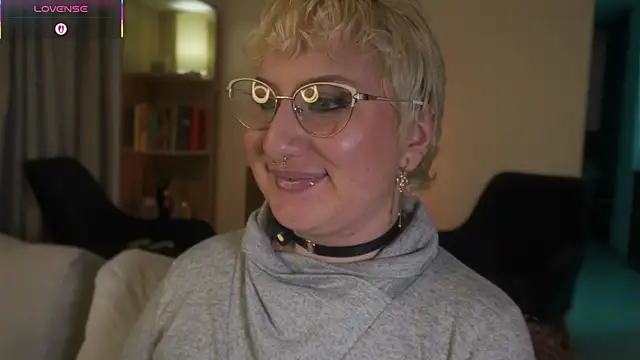 Ximenna Cruz online show from 3, 12, 2025