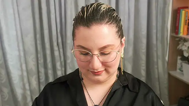 Ximenna Cruz online show from 26, 3, 2026