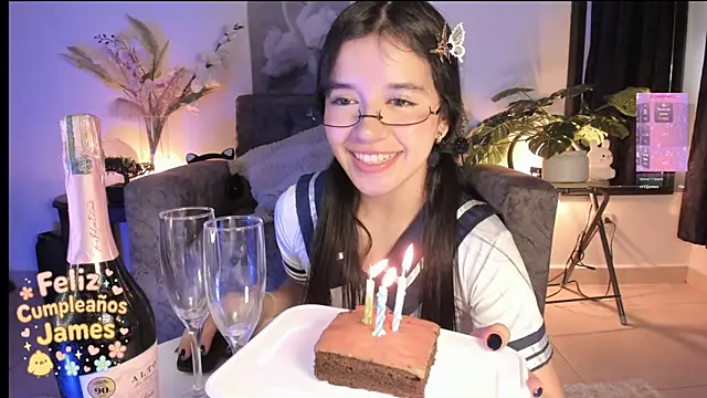 Naughtylittlegirl  online show from 30, 9, 2025