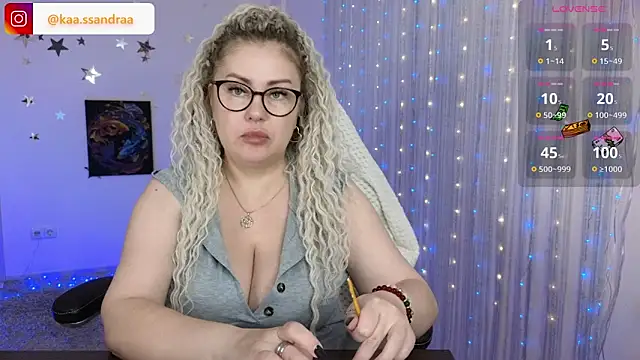 misskaassandraa online show from 24, 12, 2024