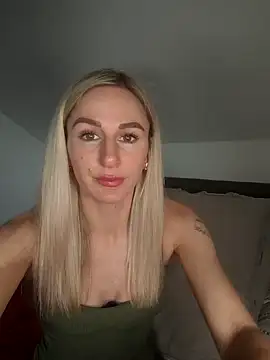 Snapshot of Liana_Lou chatting on 23, 2, 2025 Liana Lou online show from 23, 2, 2025