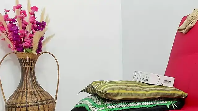 Latin Mature975 online show from 10, 10, 2025