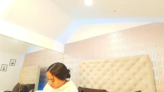 Sara Desire online show from 1, 2, 2025