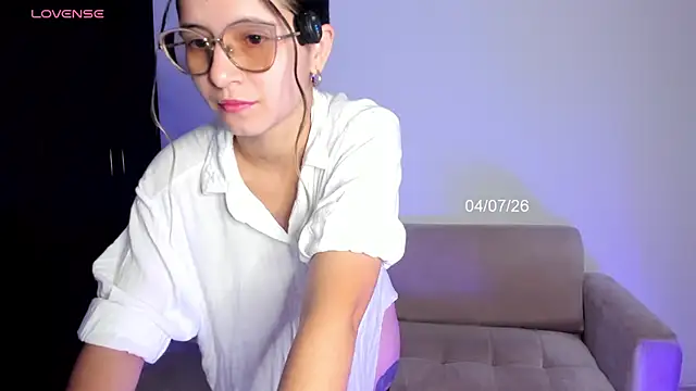 Lilacutte  online show from 4, 7, 2026