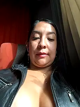Snapshot of Bella_keny chatting on 23, 12, 2024 Bella keny online show from 23, 12, 2024
