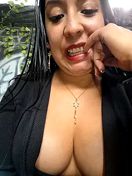 Snapshot of Bella_keny chatting on 6, 1, 2025 Bella keny online show from 6, 1, 2025