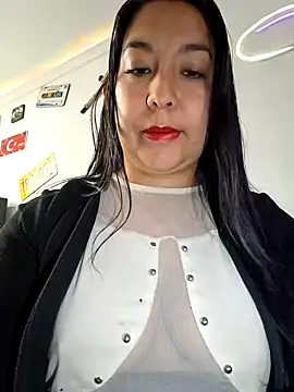 Snapshot of Bella_keny chatting on 3, 2, 2025 Bella keny online show from 3, 2, 2025