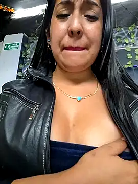 Snapshot of Bella_keny chatting on 8, 2, 2025 Bella keny online show from 8, 2, 2025