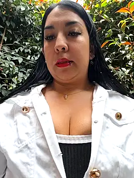 Snapshot of Bella_keny chatting on 11, 9, 2025 Bella keny online show from 11, 9, 2025