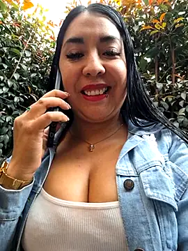 Snapshot of Bella_keny chatting on 13, 9, 2025 Bella keny online show from 13, 9, 2025