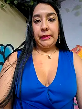 Snapshot of Bella_keny chatting on 6, 10, 2025 Bella keny online show from 6, 10, 2025