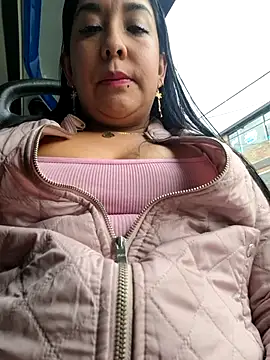 Snapshot of Bella_keny chatting on 8, 10, 2025 Bella keny online show from 8, 10, 2025