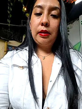 Snapshot of Bella_keny chatting on 13, 10, 2025 Bella keny online show from 13, 10, 2025