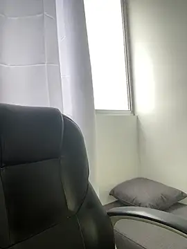 dakota le online show from 16, 4, 2026