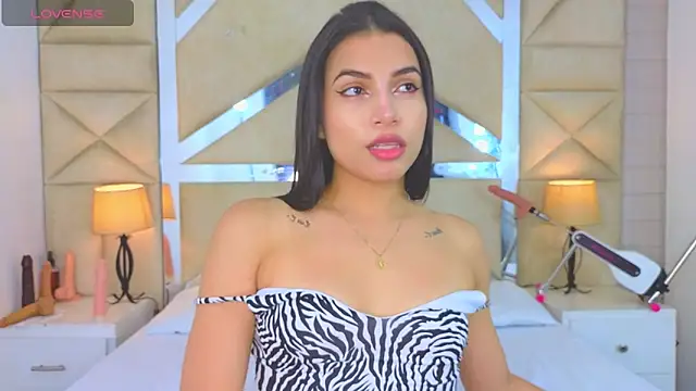 Tiphani walker  online show from 25, 9, 2025