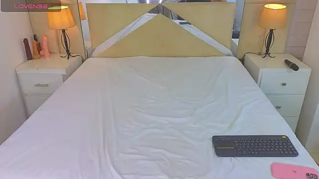 Tiphani walker  online show from 27, 9, 2025