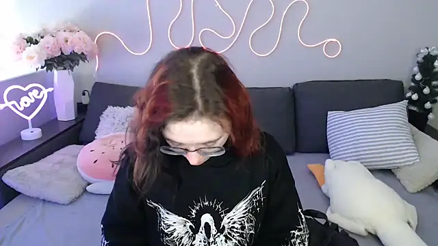 Mini Diva online show from 18, 3, 2026