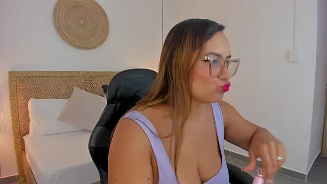 zoe danae  online show from 15, 7, 2026