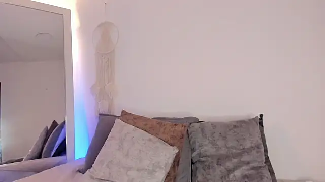 EmmaCollemann online show from 14, 11, 2025