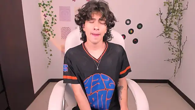 Snapshot of Angelo_duarte chatting on 24, 9, 2025 Angelo duarte online show from 24, 9, 2025