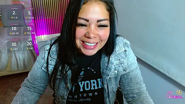Snapshot of martinna_tay chatting on 6, 6, 2026 martinna tay online show from 6, 6, 2026