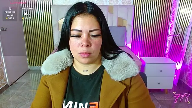 Snapshot of martinna_tay chatting on 5, 7, 2026 martinna tay online show from 5, 7, 2026