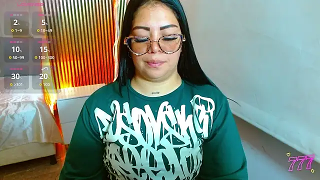 Snapshot of martinna_tay chatting on 10, 7, 2026 martinna tay online show from 10, 7, 2026