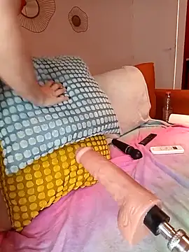 Timide girl2 online show from 2, 3, 2026