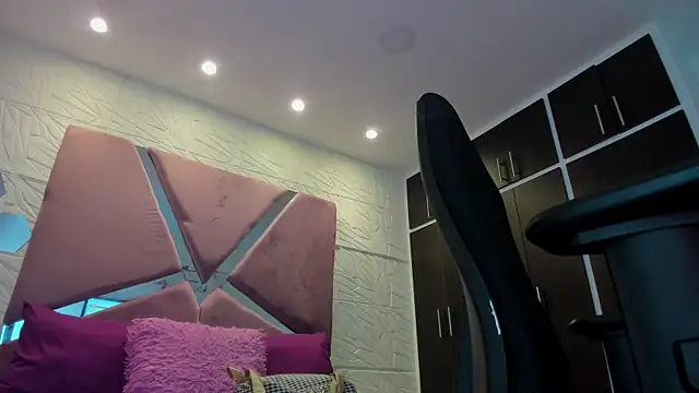 Snapshot of Charlotte_Ice1 chatting on 26, 2, 2025 Charlotte Ice1 online show from 26, 2, 2025