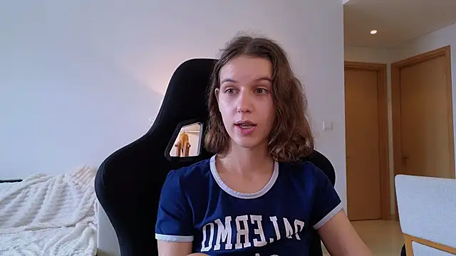 VanessaBayer2 online show from 29, 12, 2024