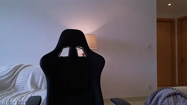 VanessaBayer2 online show from 4, 1, 2025