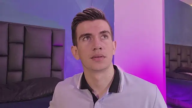 MikaelSlow online show from 4, 3, 2026