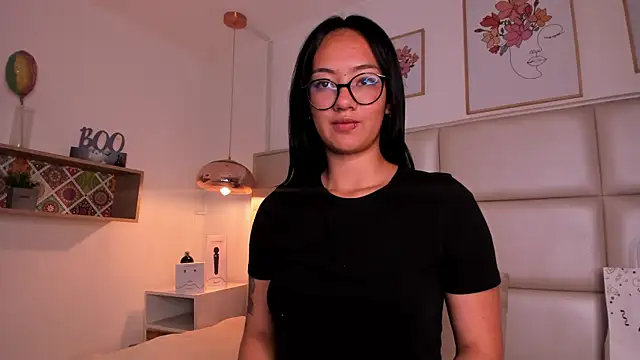 Aily Yozuko online show from 1, 2, 2025