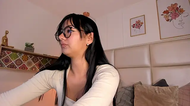 Aily Yozuko online show from 10, 2, 2025