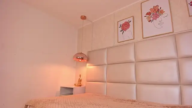 Aily Yozuko online show from 9, 9, 2025