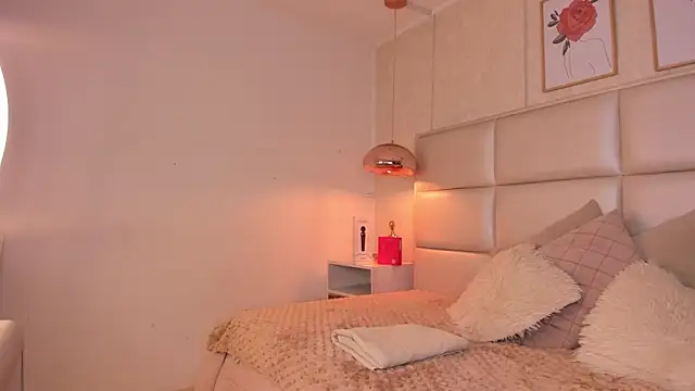 Aily Yozuko online show from 10, 9, 2025