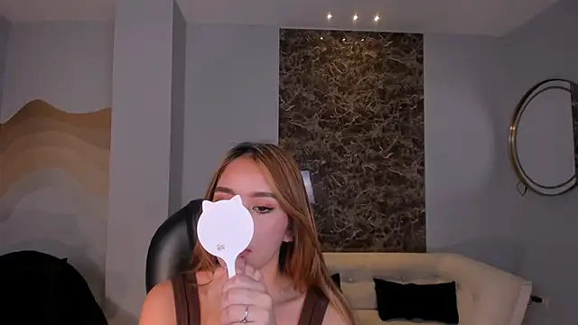 CarolineGraceX online show from 6, 1, 2025