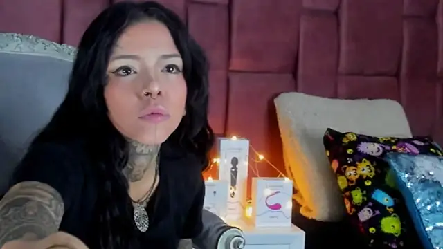 Snapshot of NinaInk chatting on 31, 1, 2025 NinaInk online show from 31, 1, 2025