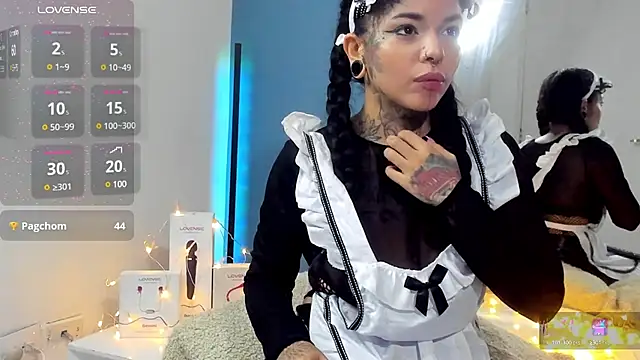 Snapshot of NinaInk chatting on 4, 2, 2025 NinaInk online show from 4, 2, 2025