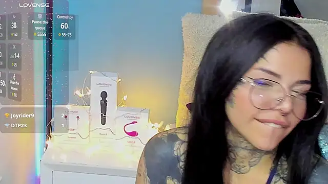 Snapshot of NinaInk chatting on 6, 2, 2025 NinaInk online show from 6, 2, 2025