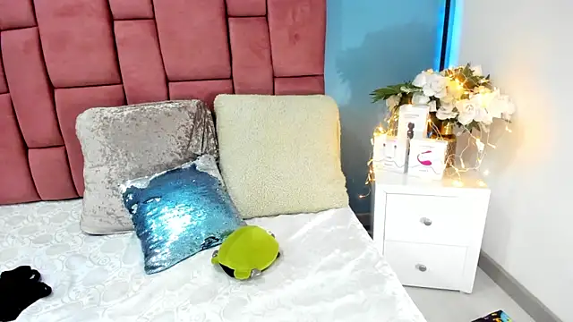Snapshot of NinaInk chatting on 11, 2, 2025 NinaInk online show from 11, 2, 2025