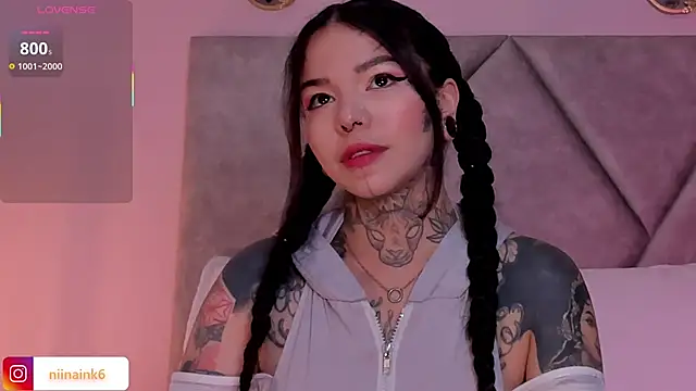 Snapshot of NinaInk chatting on 12, 10, 2025 NinaInk online show from 12, 10, 2025