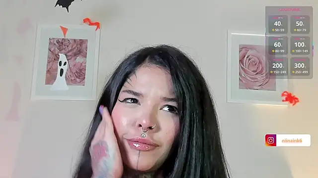 Snapshot of NinaInk chatting on 21, 10, 2025 NinaInk online show from 21, 10, 2025