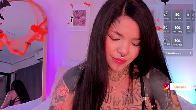 Snapshot of NinaInk chatting on 23, 10, 2025 NinaInk online show from 23, 10, 2025