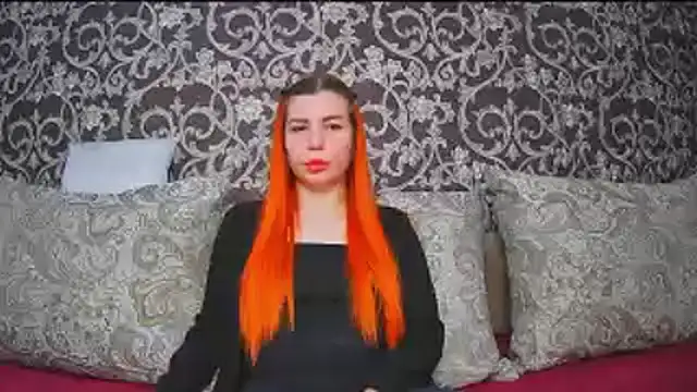 Snapshot of ElllaNuar chatting on 12, 11, 2025 ElllaNuar online show from 12, 11, 2025