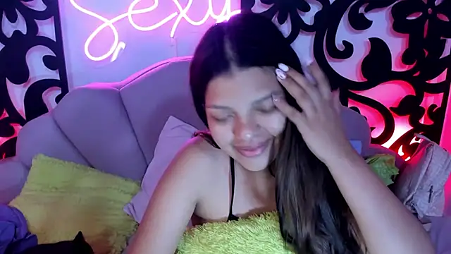 Snapshot of your_little_naughty1 chatting on 31, 12, 2024 your little naughty1 online show from 31, 12, 2024