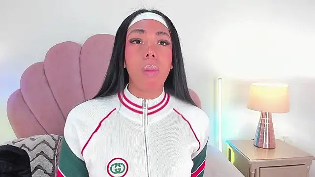 Nicole Paradise online show from 15, 12, 2025