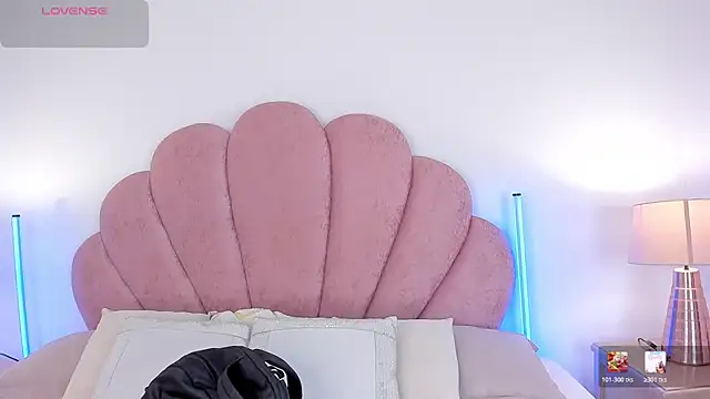 Nicole Paradise online show from 6, 3, 2026