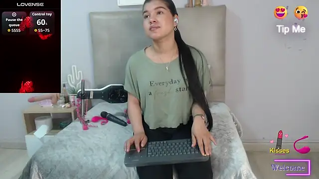 Snapshot of SophiaMeyerst chatting on 9, 7, 2026 SophiaMeyerst online show from 9, 7, 2026