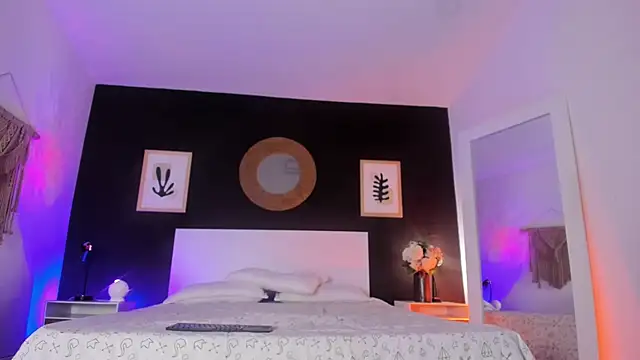 Snapshot of VioletPaket chatting on 27, 10, 2025 VioletPaket online show from 27, 10, 2025